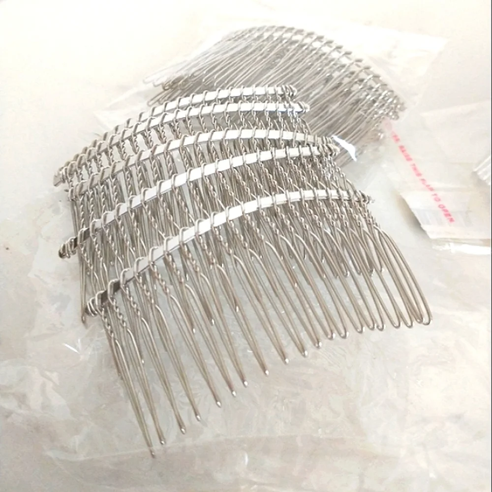 New Bundle of Plastic & Metal Combs - 10 of each